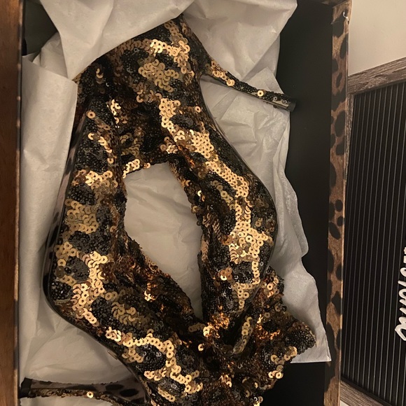 Authentic DOLCE & GABBANA Sequin Pointed Booties - Picture 7 of 8